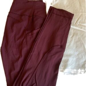 Lululemon size 10 Leggings full length Burgundy
Good Condition